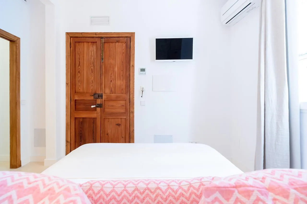 Llonga'S 11Th Youth Hostel Ciutadella